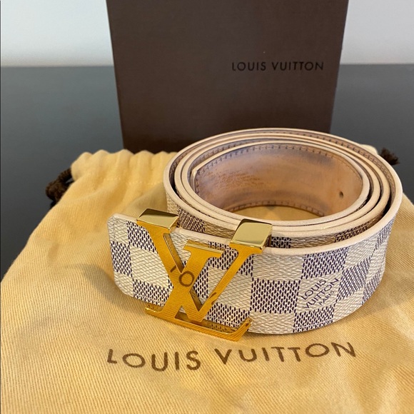 white damier louis vuitton belt